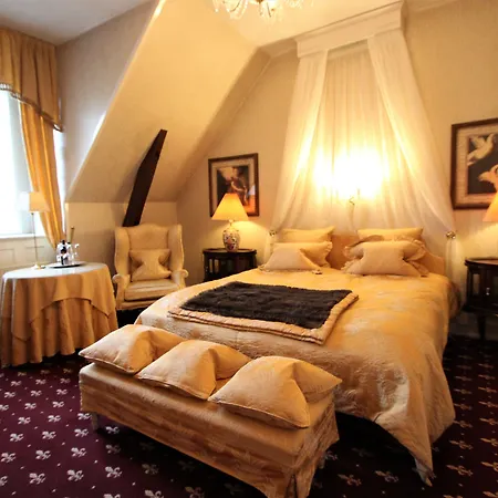Hvedholm Slotshotel 호텔