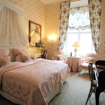 Hvedholm Slotshotel 호텔 Fåborg