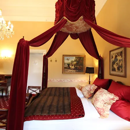 Hvedholm Slotshotel 호텔 Fåborg