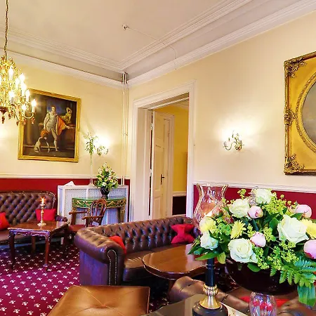 Hvedholm Slotshotel 호텔