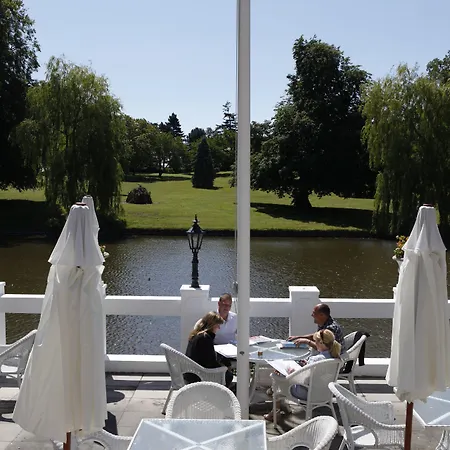 Hvedholm Slotshotel 호텔 Fåborg