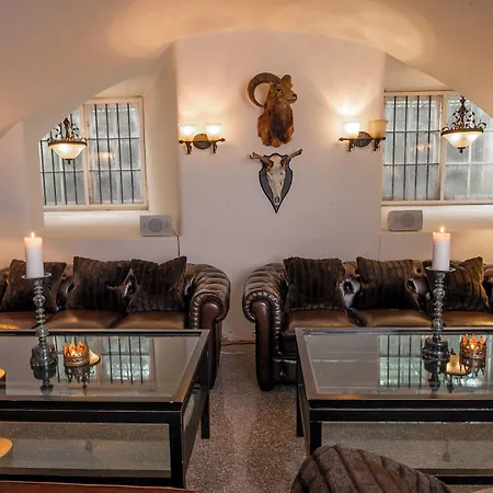 Hvedholm Slotshotel 호텔