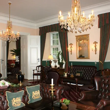 Hvedholm Slotshotel 호텔