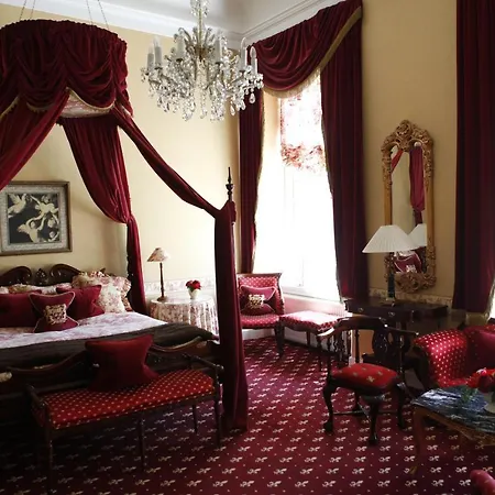 Hvedholm Slotshotel 호텔 4*