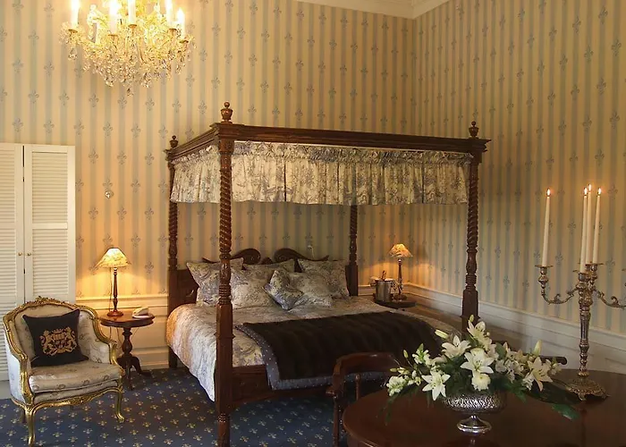 Hvedholm Slotshotel فندق