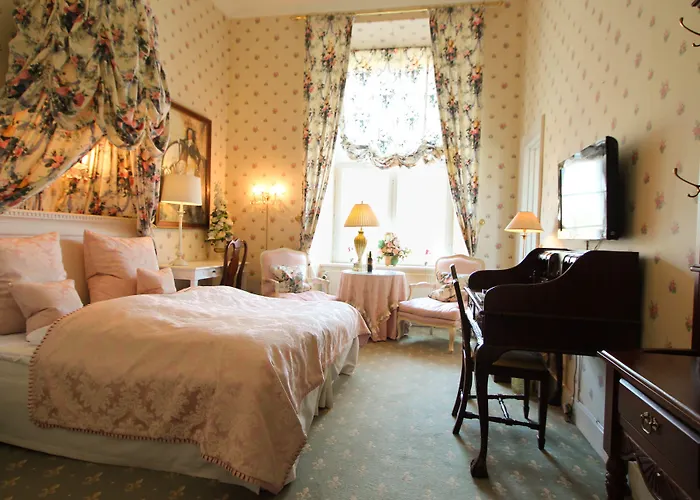 Hvedholm Slotshotel فندق