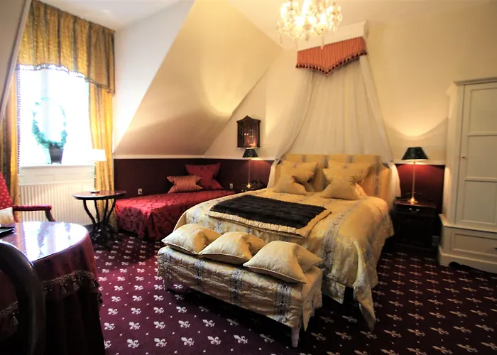 Hvedholm Slotshotel فندق فابورغ