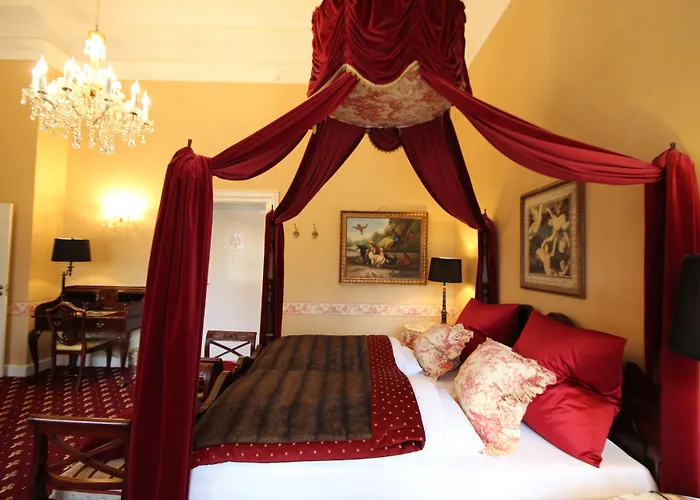 Hvedholm Slotshotel فندق فابورغ
