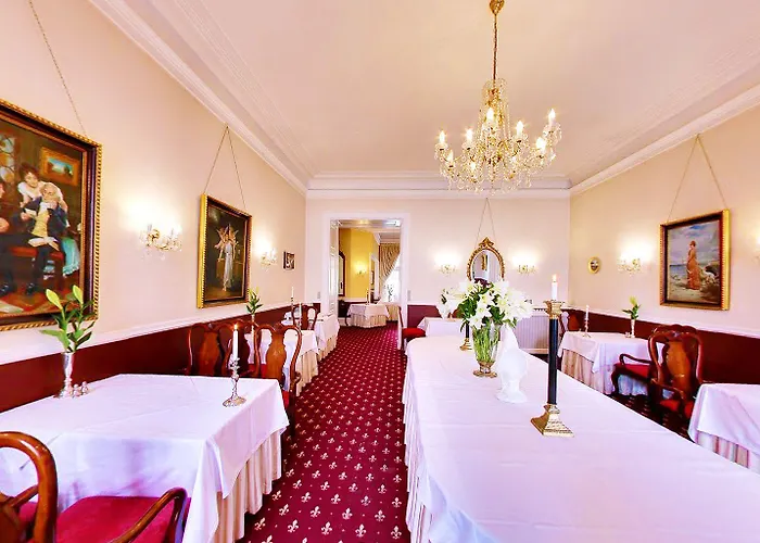 فندق Hvedholm Slotshotel 4*