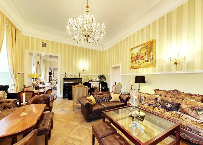 فندق Hvedholm Slotshotel 4*