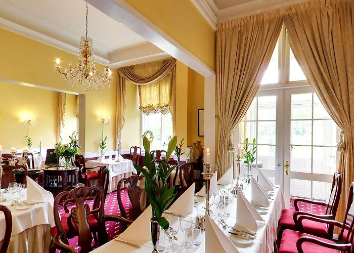 Hvedholm Slotshotel فابورغ