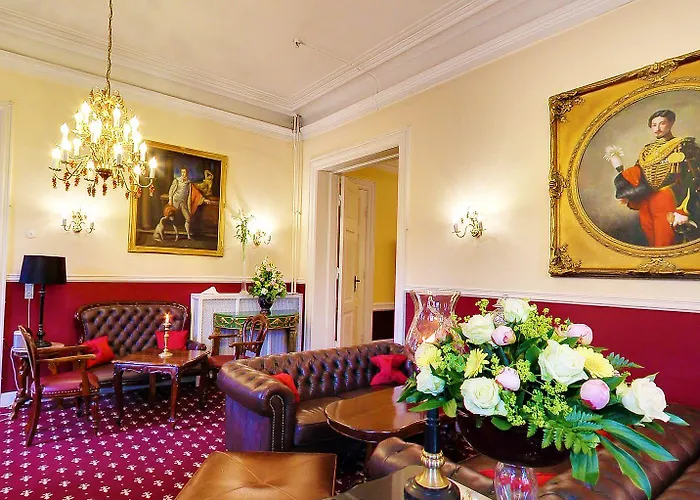 Hvedholm Slotshotel فندق
