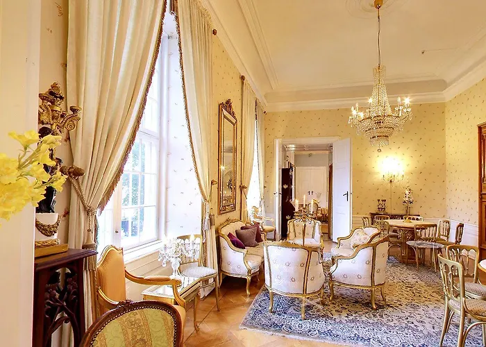 Hvedholm Slotshotel فابورغ