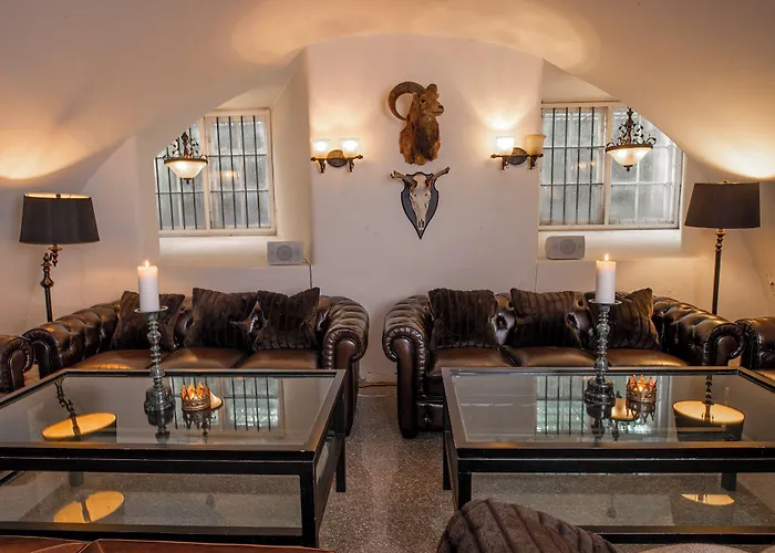 Hvedholm Slotshotel فندق