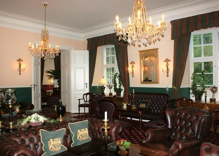 Hvedholm Slotshotel فندق