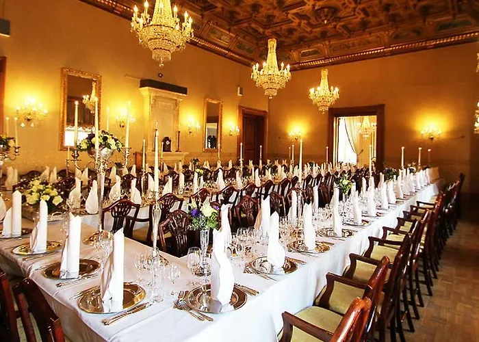 Hvedholm Slotshotel فندق 4*